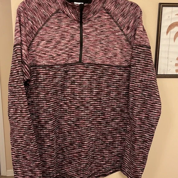 Avía pullover sweatshirt. - Picture 2 of 6